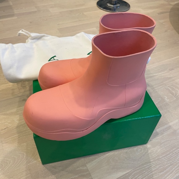 Bottega Veneta Puddle Boots - Picture 4 of 5